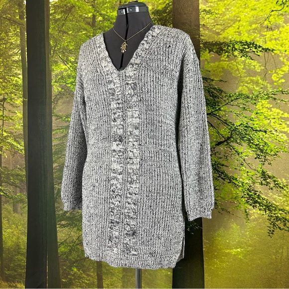 Relaxed V Neck Cable Knit Tunic Sweater - Picture 2 of 14